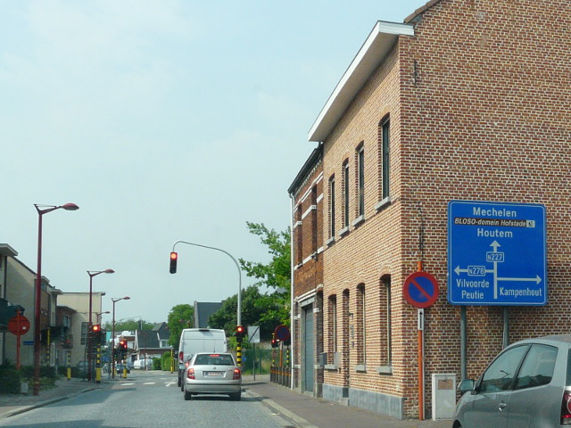 P1170474n227n278