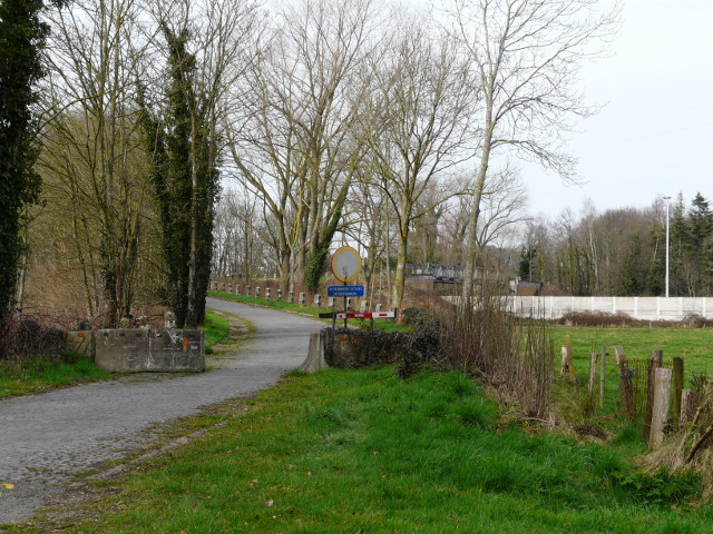 P1300593fietsviaductjabbeke