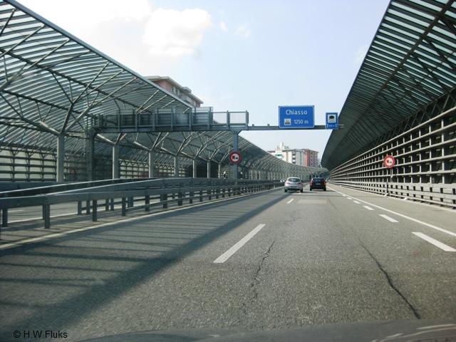 chIMG_4811snelwegCHgeluidsmurenChiasso