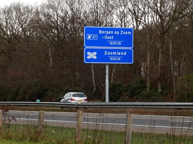 DSC02368a58wzoomland900