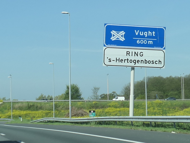 P1030268a2zvught