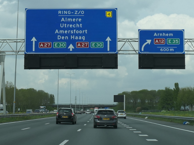 P1030842a27nlunetten