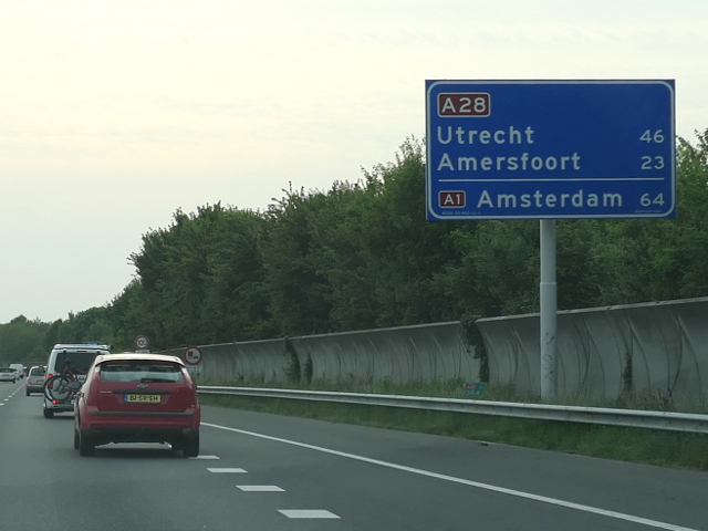 P1040902a28zdrielander