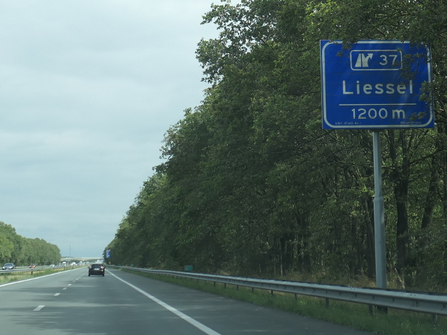 P1100068a67ox37