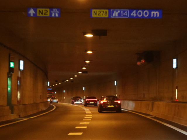 IMG_2359a2zx54tunnel3