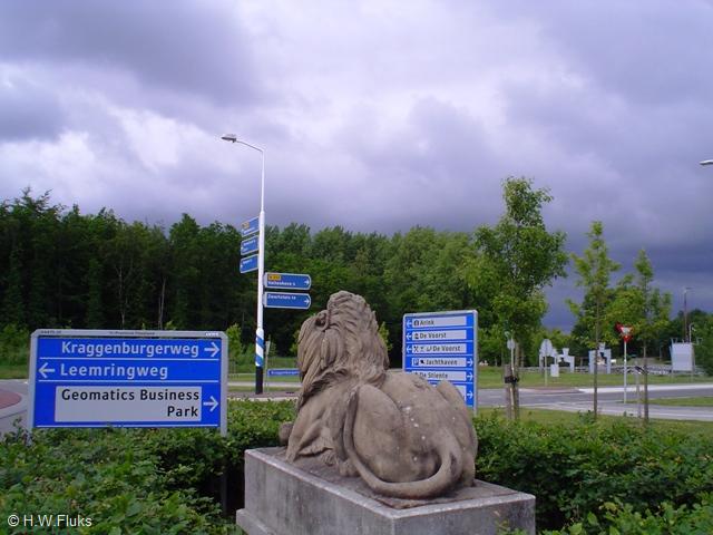 n352b