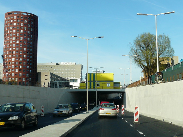 P1140811s100nehertunnel