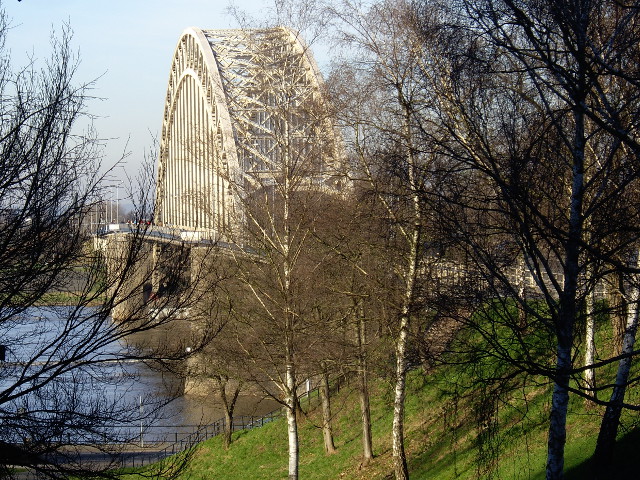IMGP3161n325waalbrug