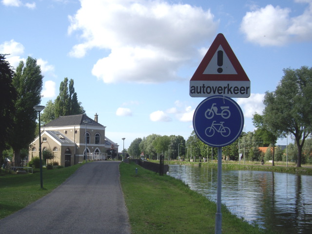 IMGP6624fietsautoverkeer