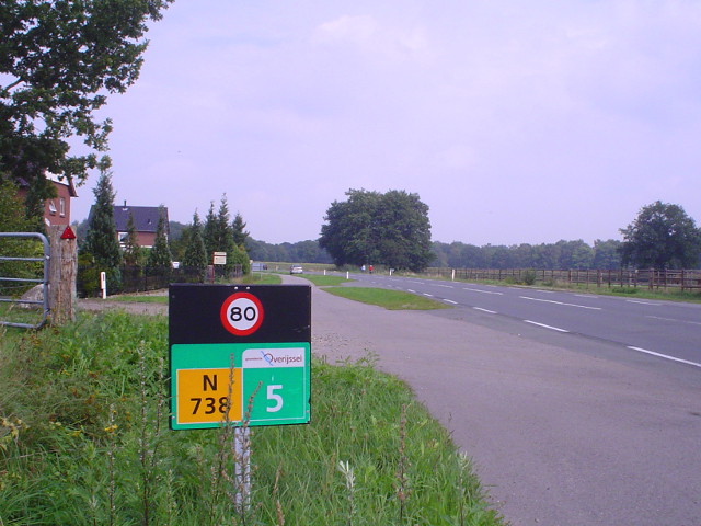 DSC08037n738