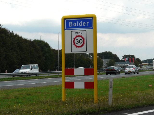 P1100461vzpbolder