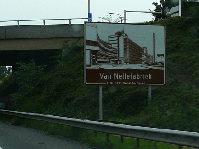P1250147bruinvannellefabriek