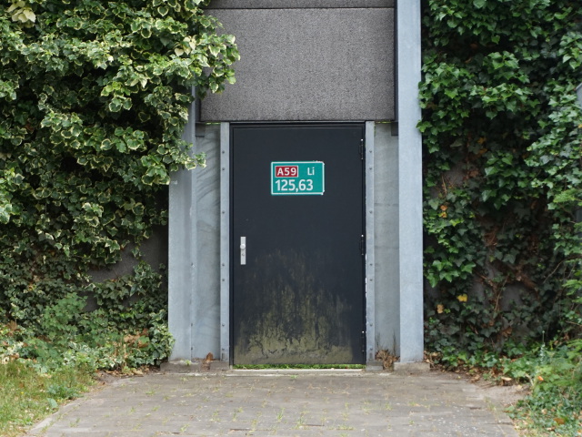 DSC03742a59achterdemuur