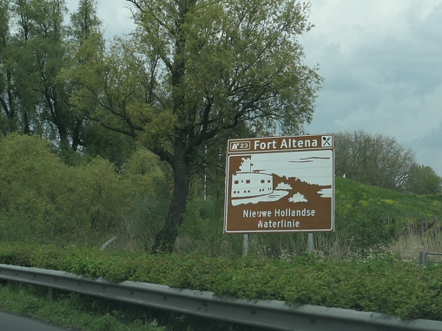 P1030810bruinnieuwehollandsewaterlinie