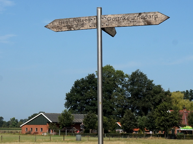 DSC01999rossumwegwijzer_n