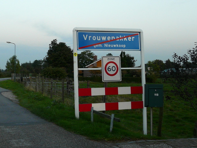 P1000331vrouwenakker