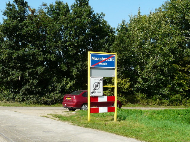 P1000120maasbracht