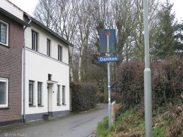 daniken045