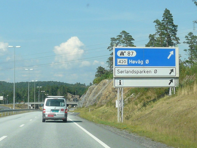 P1080501x420
