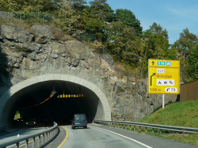 P1080516x420e18