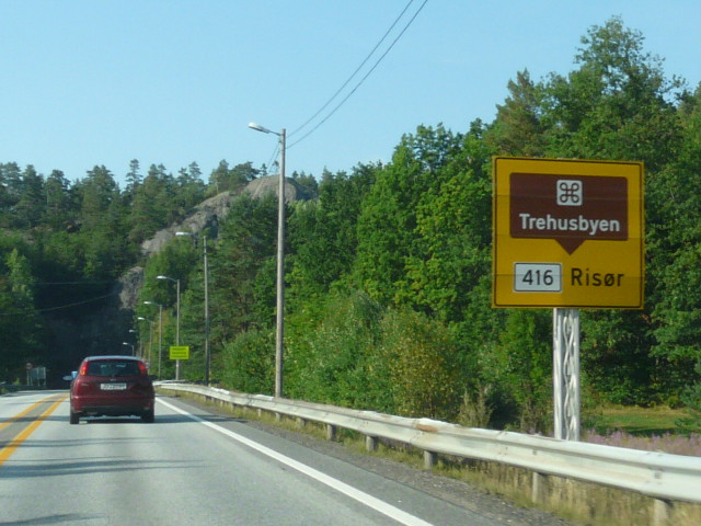 P1080536x416