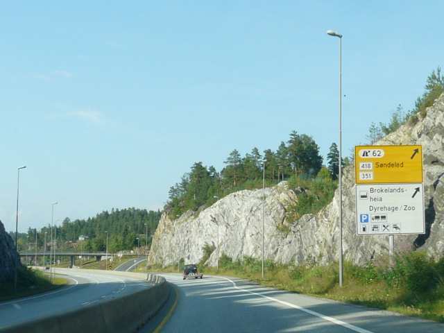 P1080543x418x351