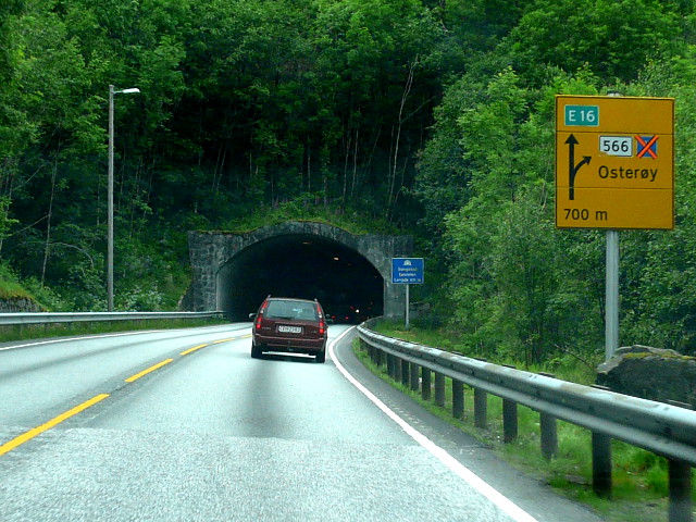 P1180266x566