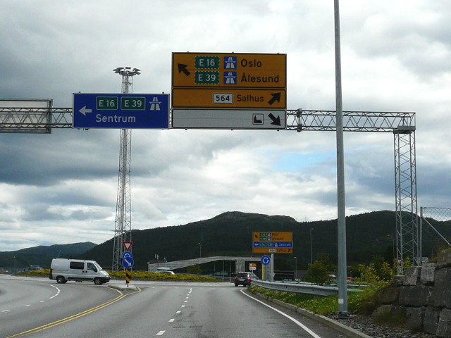P1180272x564