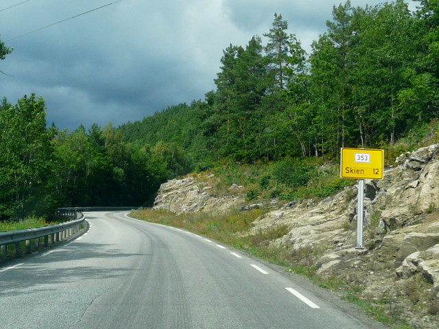 P1180618x353