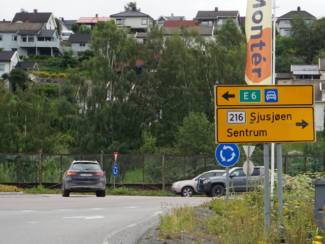 DSC04405x216