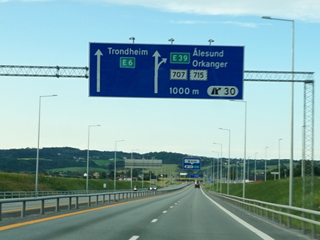 DSC04462x707x715