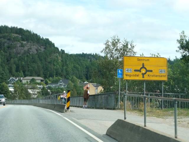 DSC04710x405