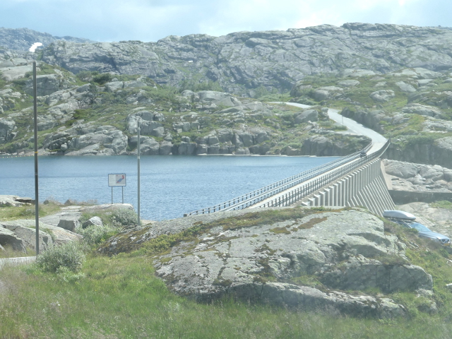 P1300281x520dam