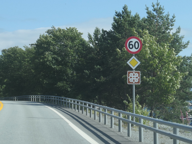 P1300300x523niet