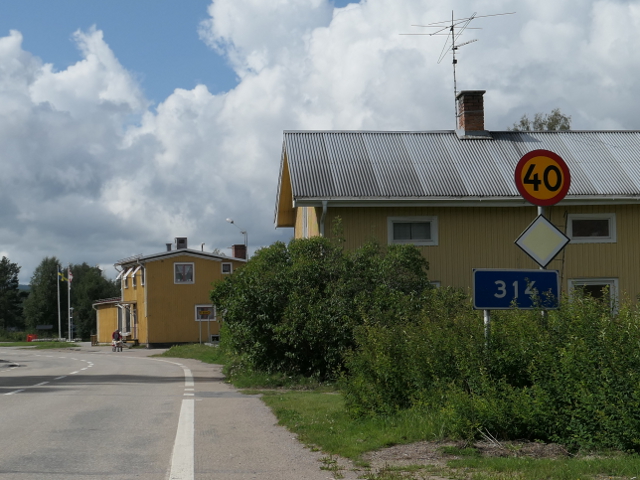 P1100606x314